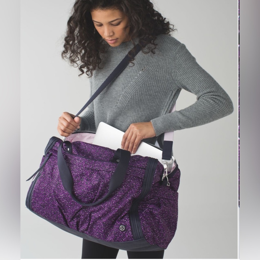 Lululemon Urban Warrior Duffel Bag Flashback
Static Powdered Rose Violet Black